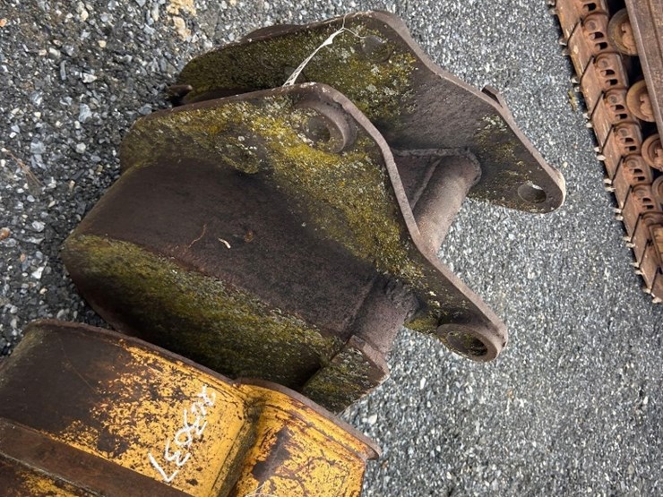 24'-pin-on-excavator-bucket-image-2