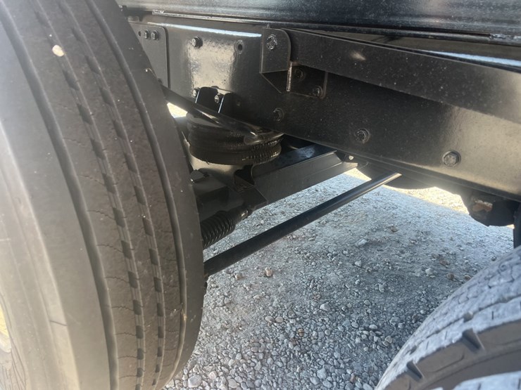 #4709-•-2025-peterbilt-589-tri-axle-dump-truck-image-12