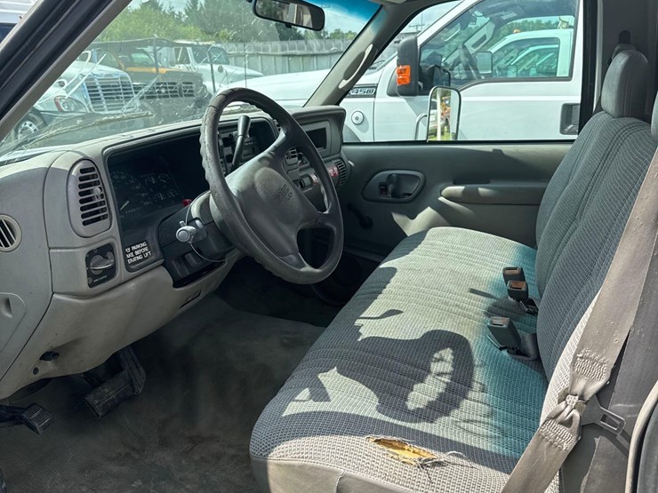 2000-gmc-3500-image-6