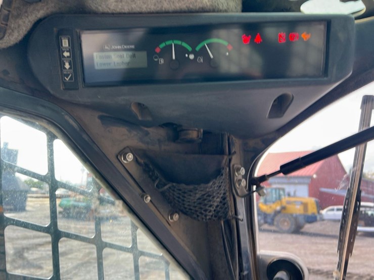 2016-deere-323e-image-29