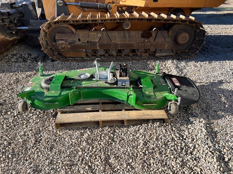 2020-john-deere-3046r-image-2