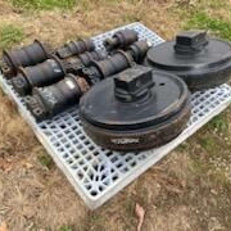 Brand New Excavator Track Idlers and Rollers