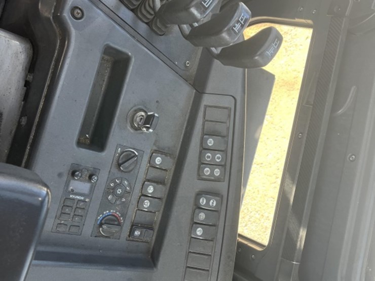 2018-hyundai-80d-9-image-13