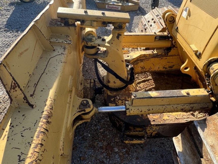 2012-komatsu-d39px-22-image-13