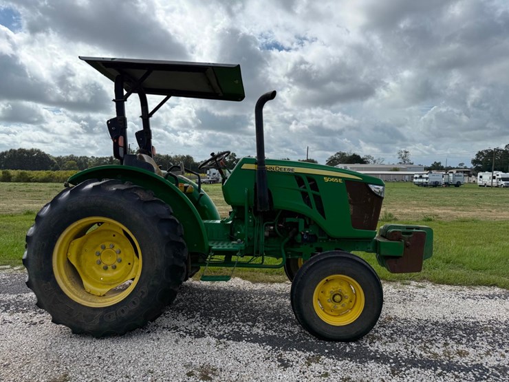 2015-john-deere-5065e-image-5