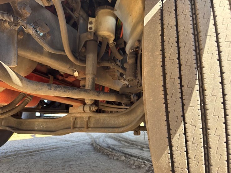 2015-ford-f650-xlt-image-9