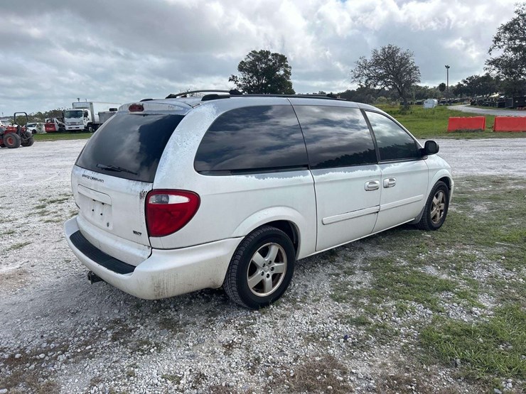 2005-dodge-grand-caravan-image-3