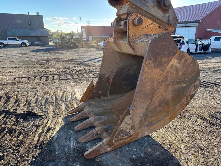 2015-case-cx300c-image-27