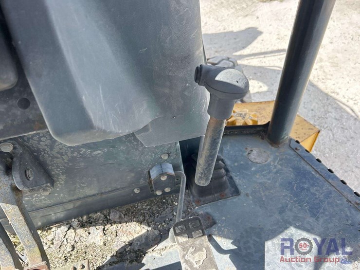 2005-deere-310g-image-16