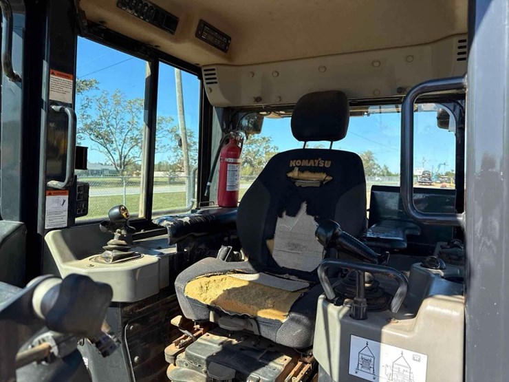 komatsu-d51pxi-24-image-24