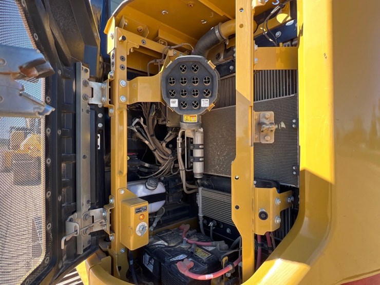 2022-caterpillar-315-gc-image-29