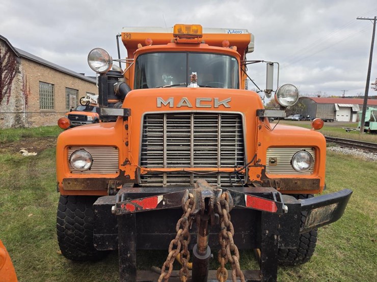 1989-mack-rd690s-image-9