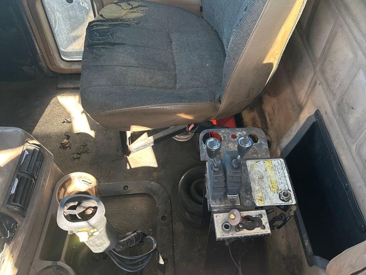 2003-mack-cv713-roll-off-image-9