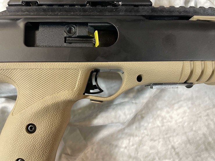 #2042-•-hi-point-carbine-45-auto-semi-auto-rifle,-sn:-r125884-image-27