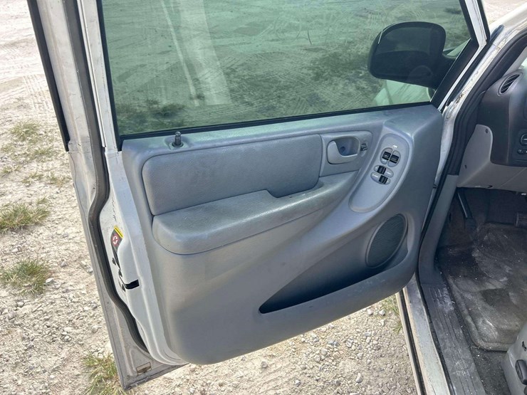 2005-dodge-grand-caravan-image-13