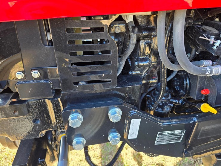 2025-mahindra-6075-image-31