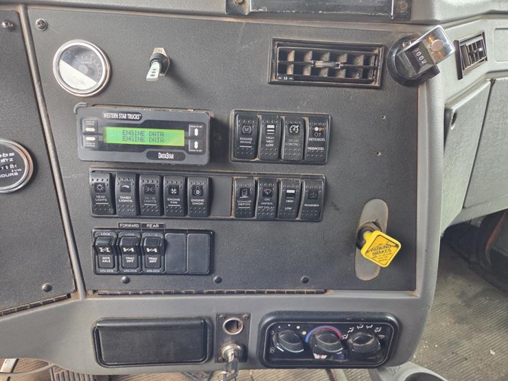 #2291-•-2003-western-star-quad-axle-dump-truck-image-78