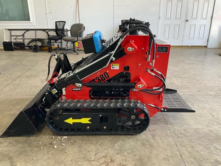 #1019-•-unused-future-ft380r-mini-skid-steer-image-2