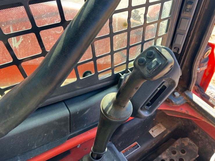 2021-kubota-ssv75-image-21