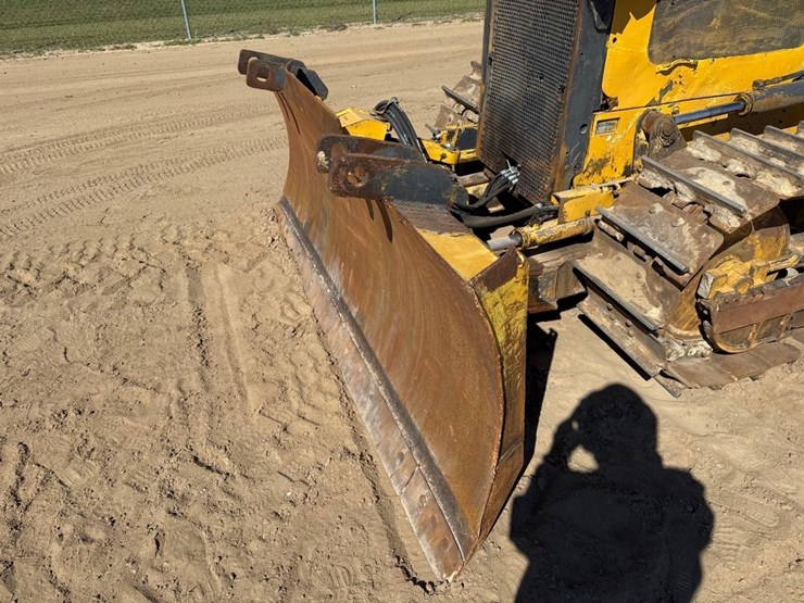 2006-deere-650j-xlt-image-22