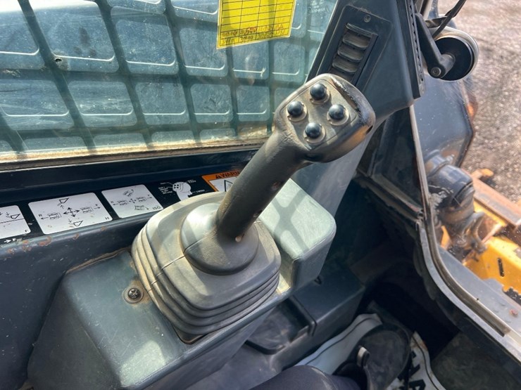 2016-deere-323e-image-27