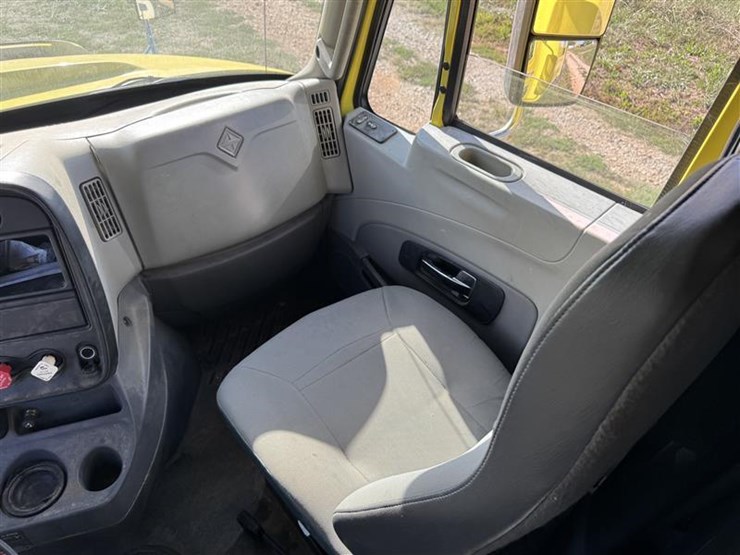 2012-international-prostar-image-16