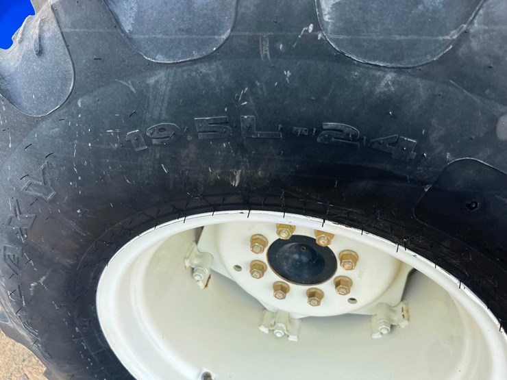 2019-new-holland-workmaster-95-image-33