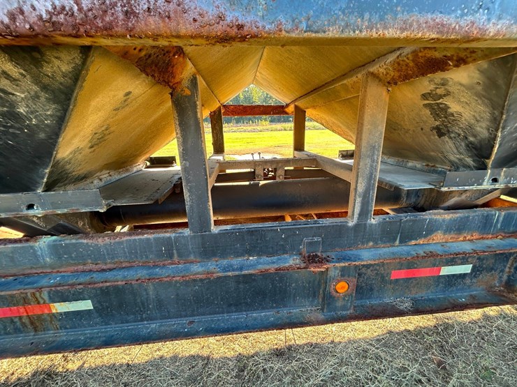 2011-magnolia-trailer-image-38