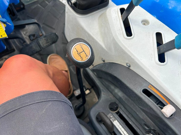 2020-new-holland-workmaster-105-image-18