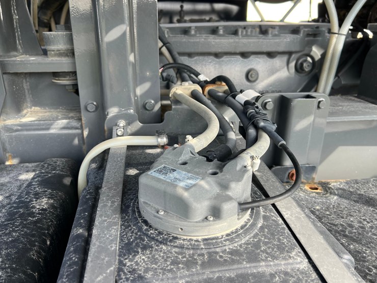 2019-terragator-7300-spinner-truck-image-79