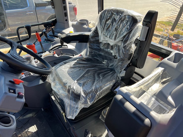 2023-kubota-m4-061-deluxe-mfwd-utility-tractor-with-la1154-front-loader-image-19