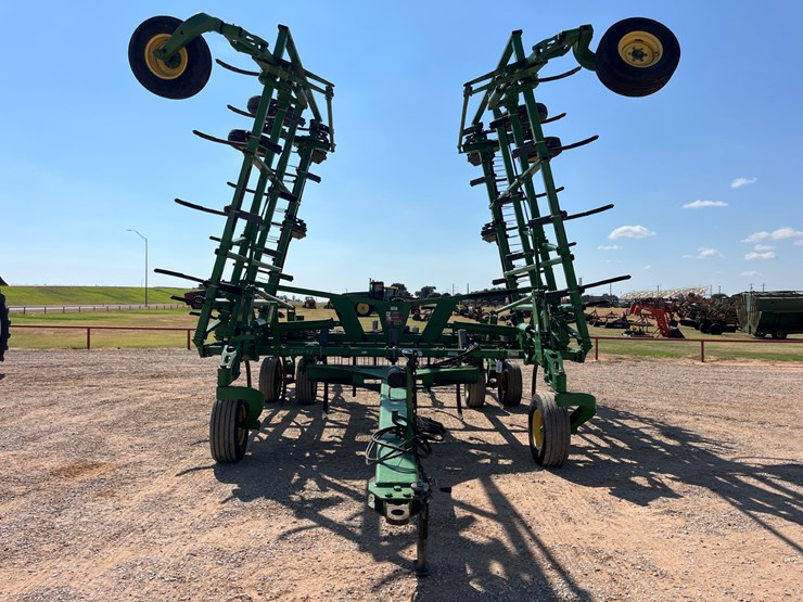 2011-john-deere-2410-image-5