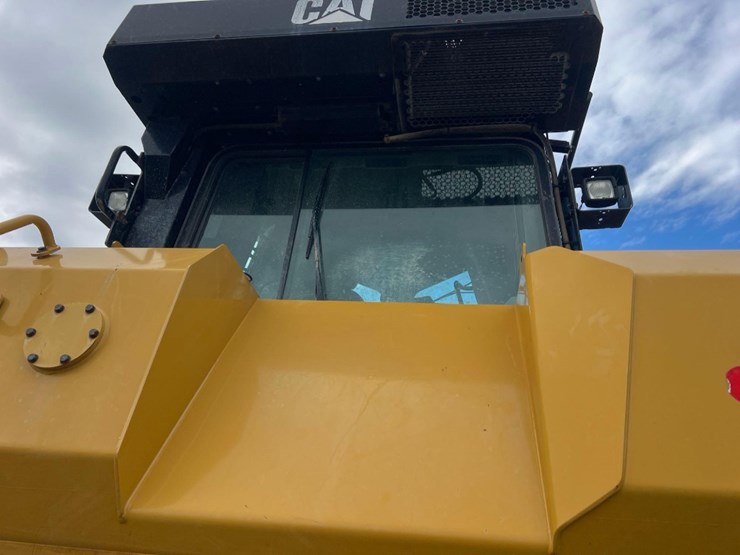 2015-caterpillar-d7e-lgp-image-17