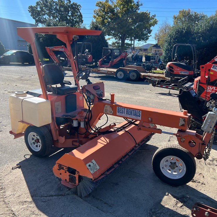 LAY-MOR SWEEPMASTER 300