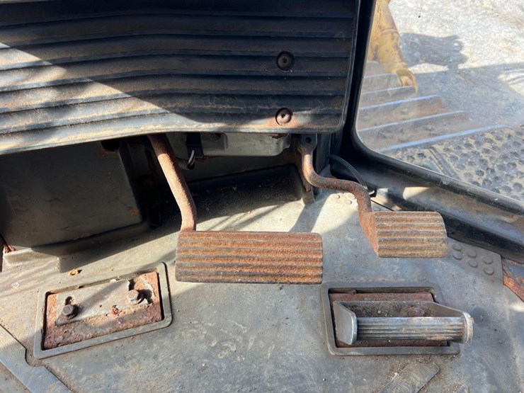 2006-caterpillar-d8t-image-40