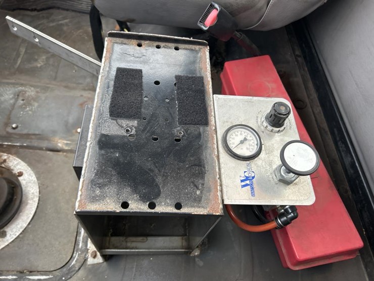 #5016-•-2008-freightliner-business-class-m2-cab-chassis-image-44