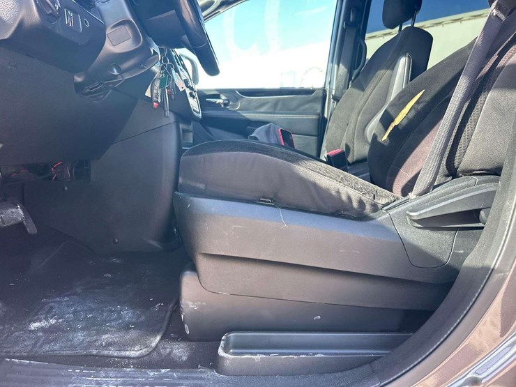 2018-dodge-grand-caravan-se-image-12