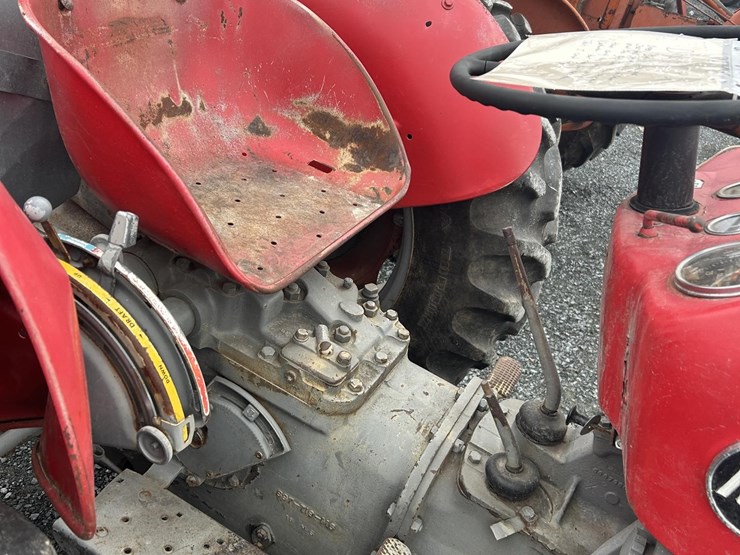 massey-ferguson-135-image-5