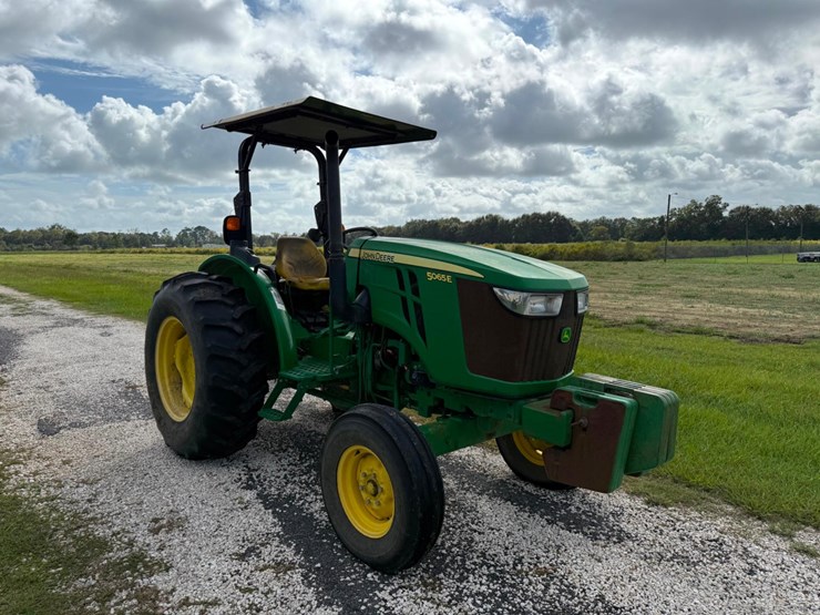 2015-john-deere-5065e-image-4