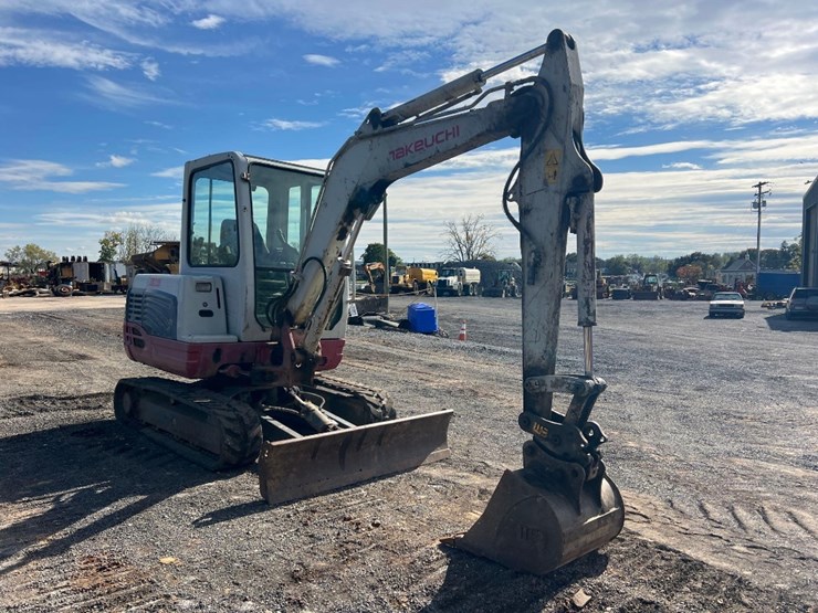 2013-takeuchi-tb235-image-6