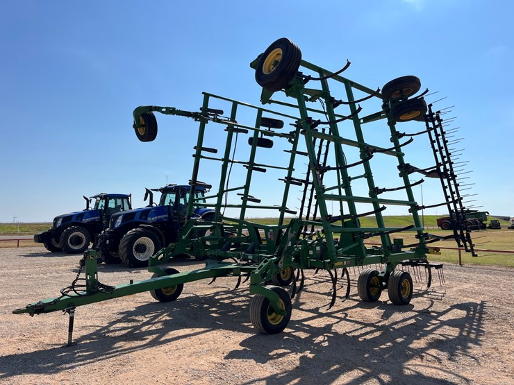 2011-john-deere-2410-image-1