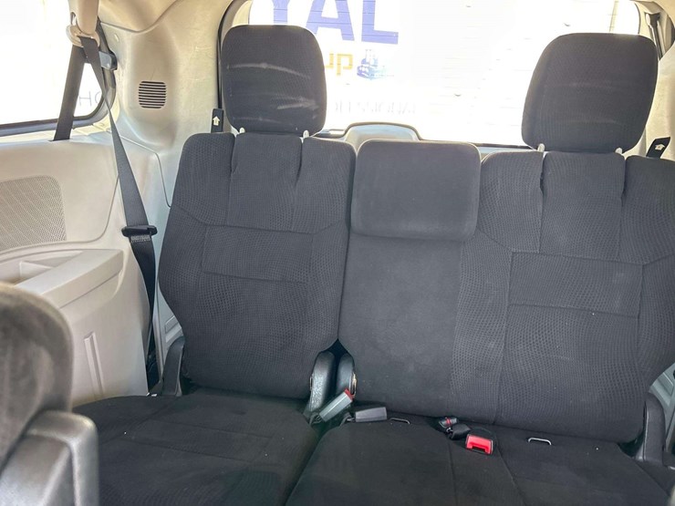 2012-dodge-grand-caravan-sxt-image-22