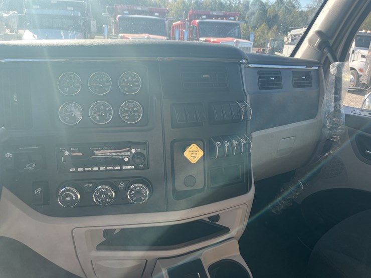 #4709-•-2025-peterbilt-589-tri-axle-dump-truck-image-24