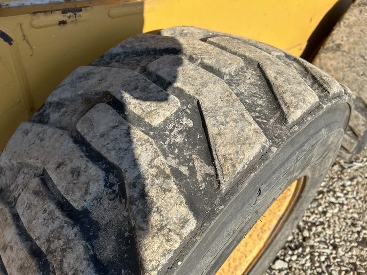 2016-deere-326e-image-50