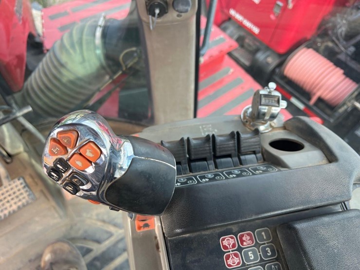 2019-case-ih-580s-quad-trac-tractor-image-33