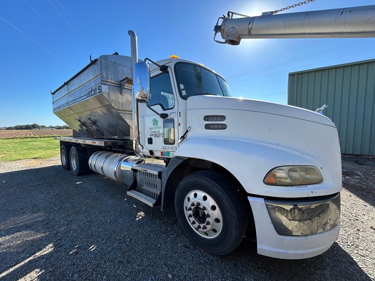 2011-mack-tender-truck-w/adams-rear-discharge-bed-auger-image-16