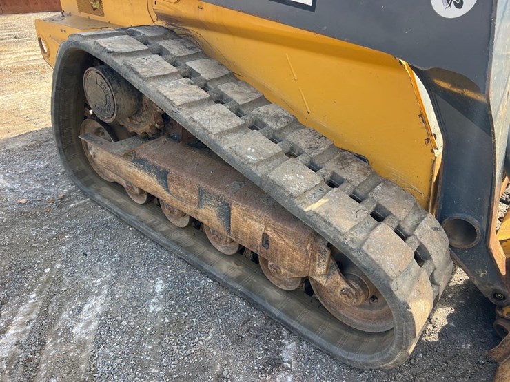 2016-deere-323e-image-12