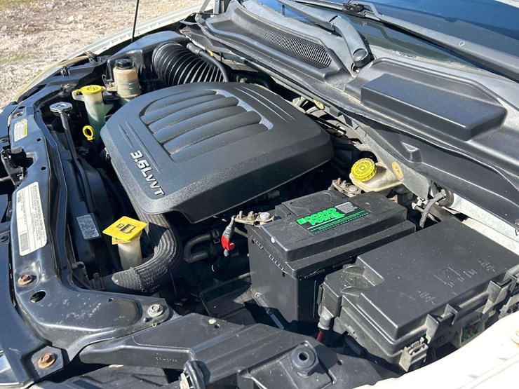 2012-dodge-grand-caravan-sxt-image-8