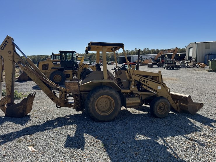 caterpillar-416-image-4