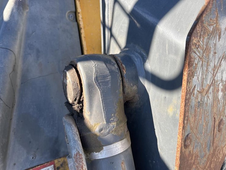 2016-deere-326e-image-12